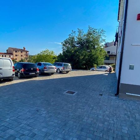 Apartments Korina & Dadi روفينج المظهر الخارجي الصورة