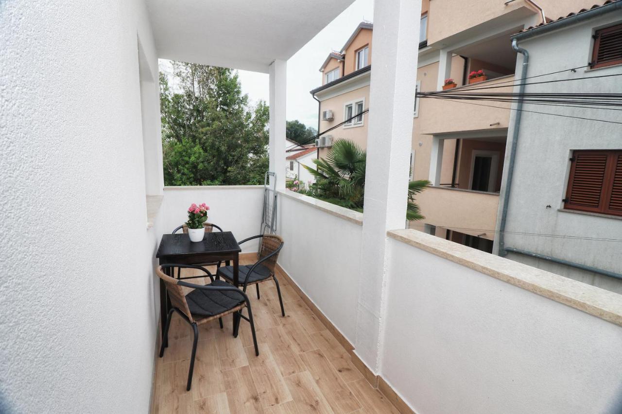 Apartments Korina & Dadi روفينج المظهر الخارجي الصورة