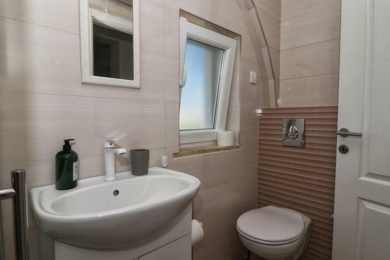 Apartments Korina & Dadi روفينج المظهر الخارجي الصورة