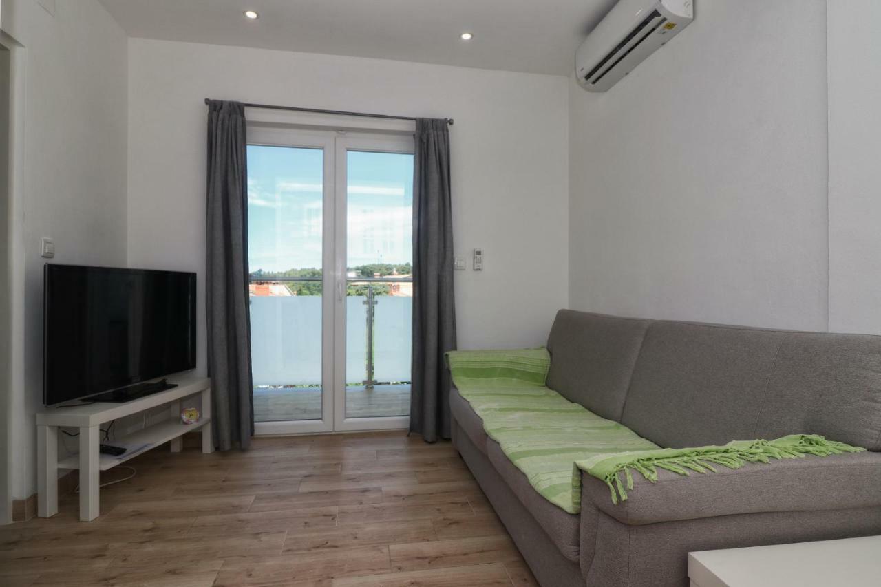 Apartments Korina & Dadi روفينج المظهر الخارجي الصورة